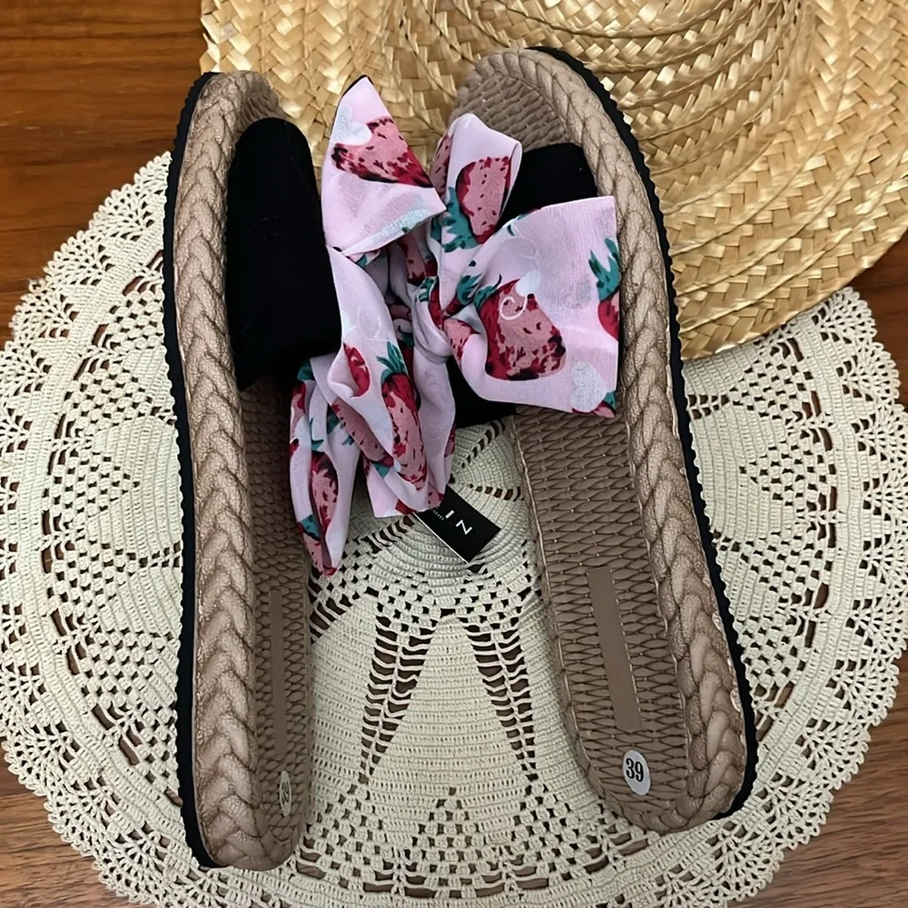 SHEIN Pink Strawberry‎ Bow Sandals